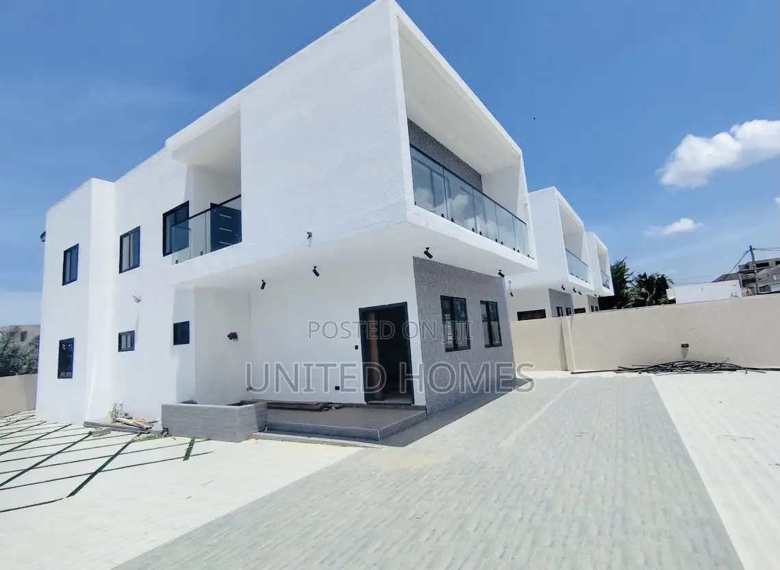5bdrm House in East Legon for sale