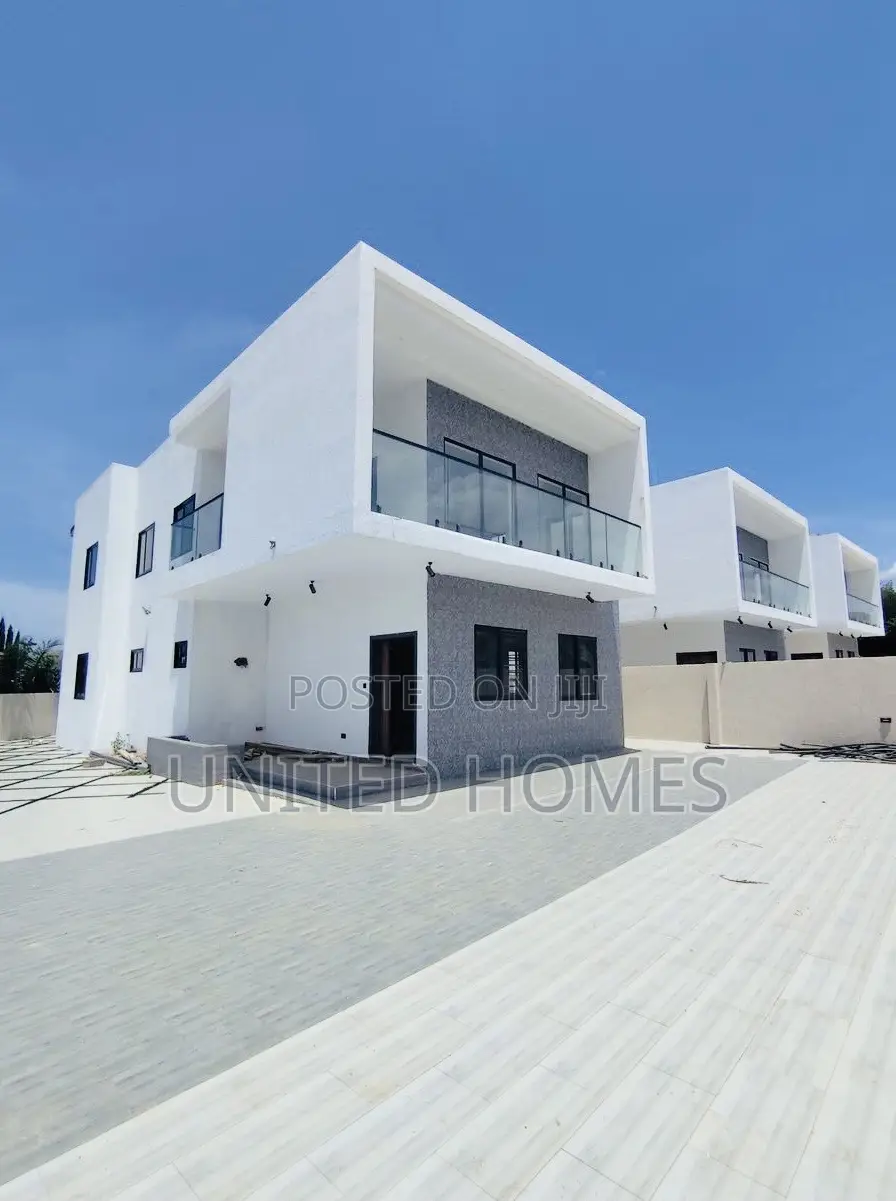 5bdrm House in East Legon for sale