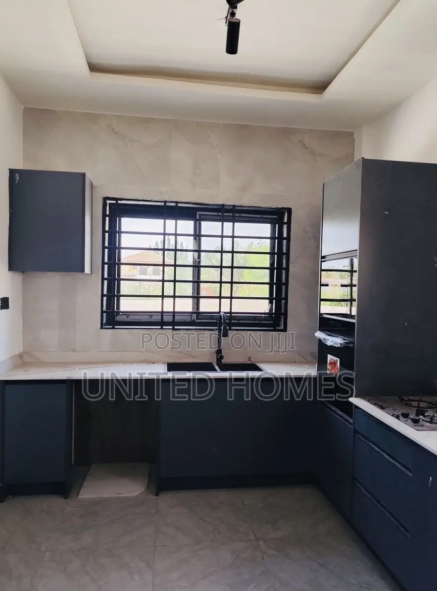 5bdrm House in East Legon for sale
