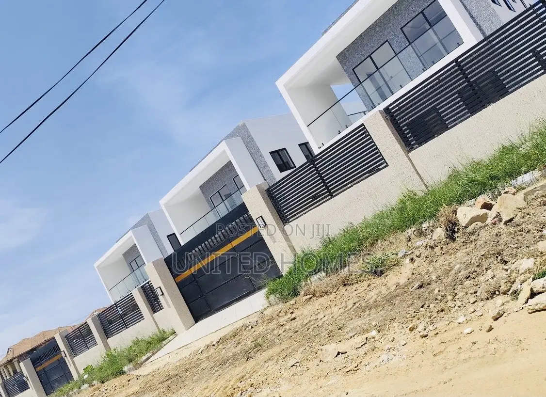 5bdrm House in East Legon for sale
