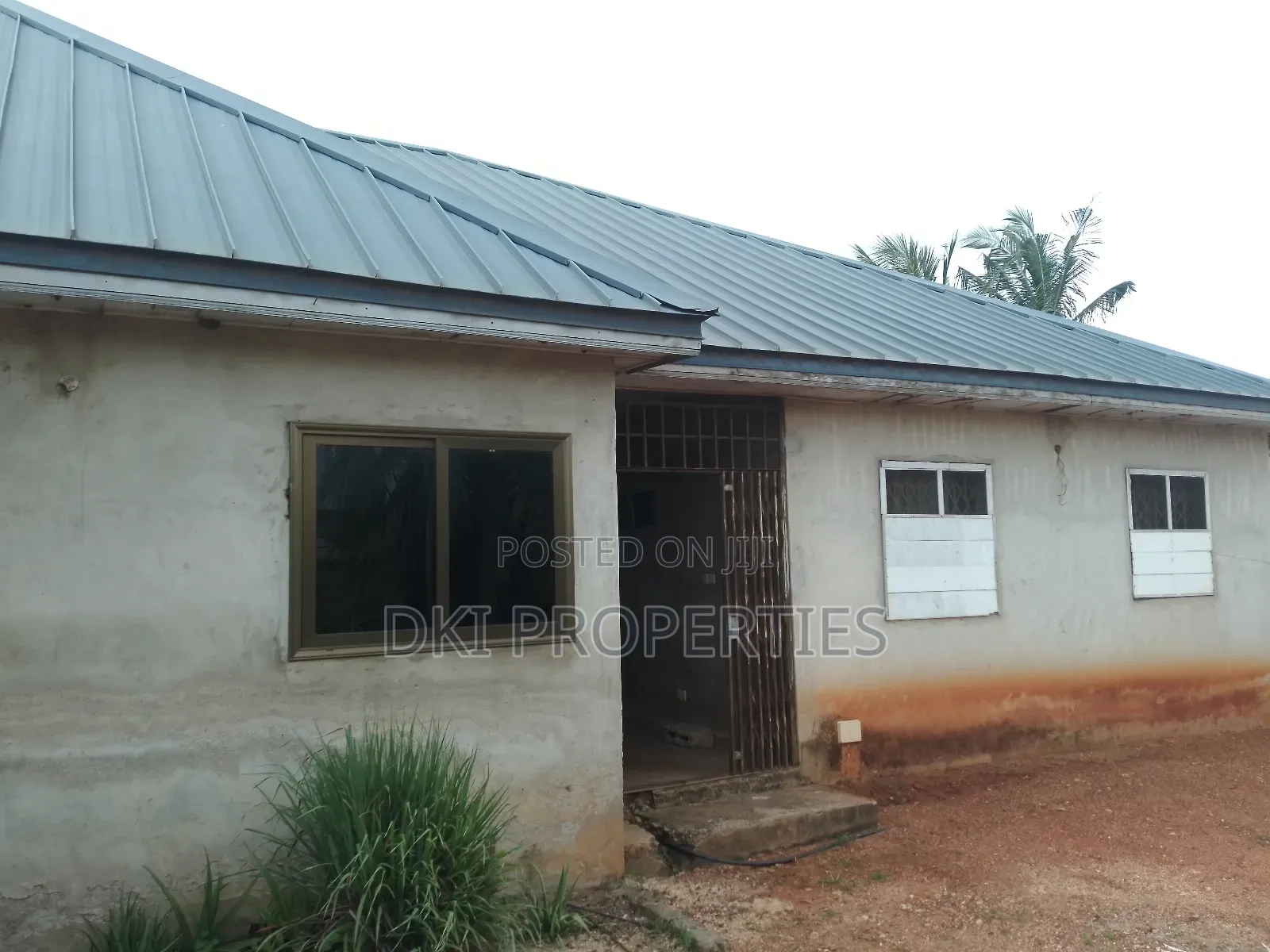 6bdrm House in Dki Properties, New Legon for sale
