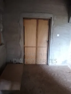 6bdrm House in Dki Properties, New Legon for sale