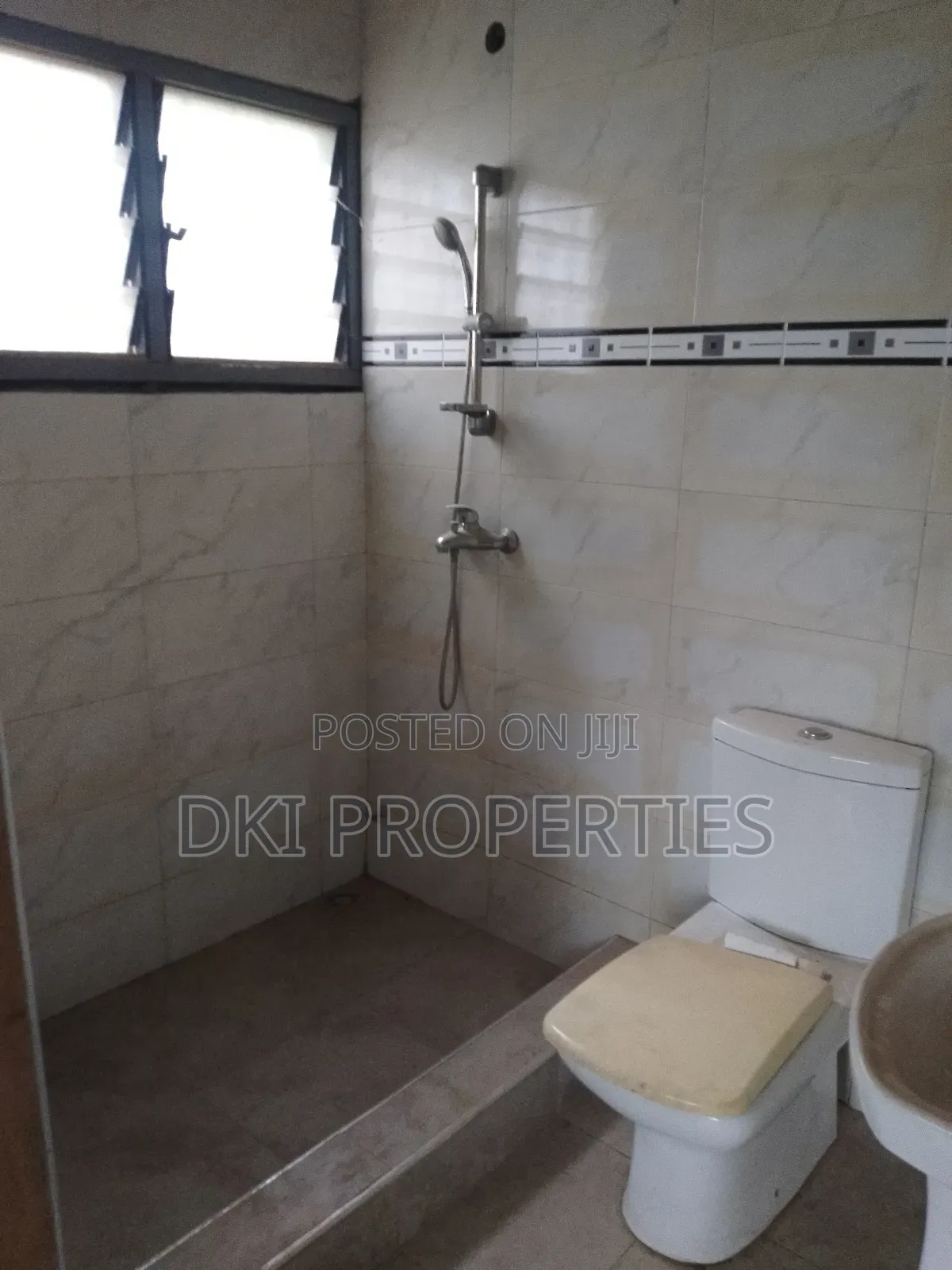 6bdrm House in Dki Properties, New Legon for sale