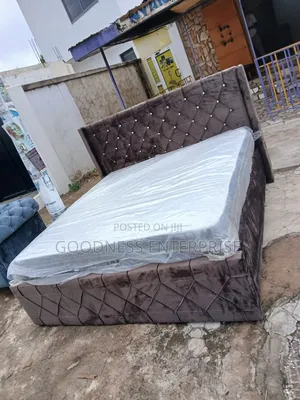 Fabric Material Queen Size Bed Frame With Mattress