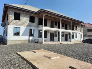 8bdrm Apartment in Dawhenya, Tema Metropolitan for sale