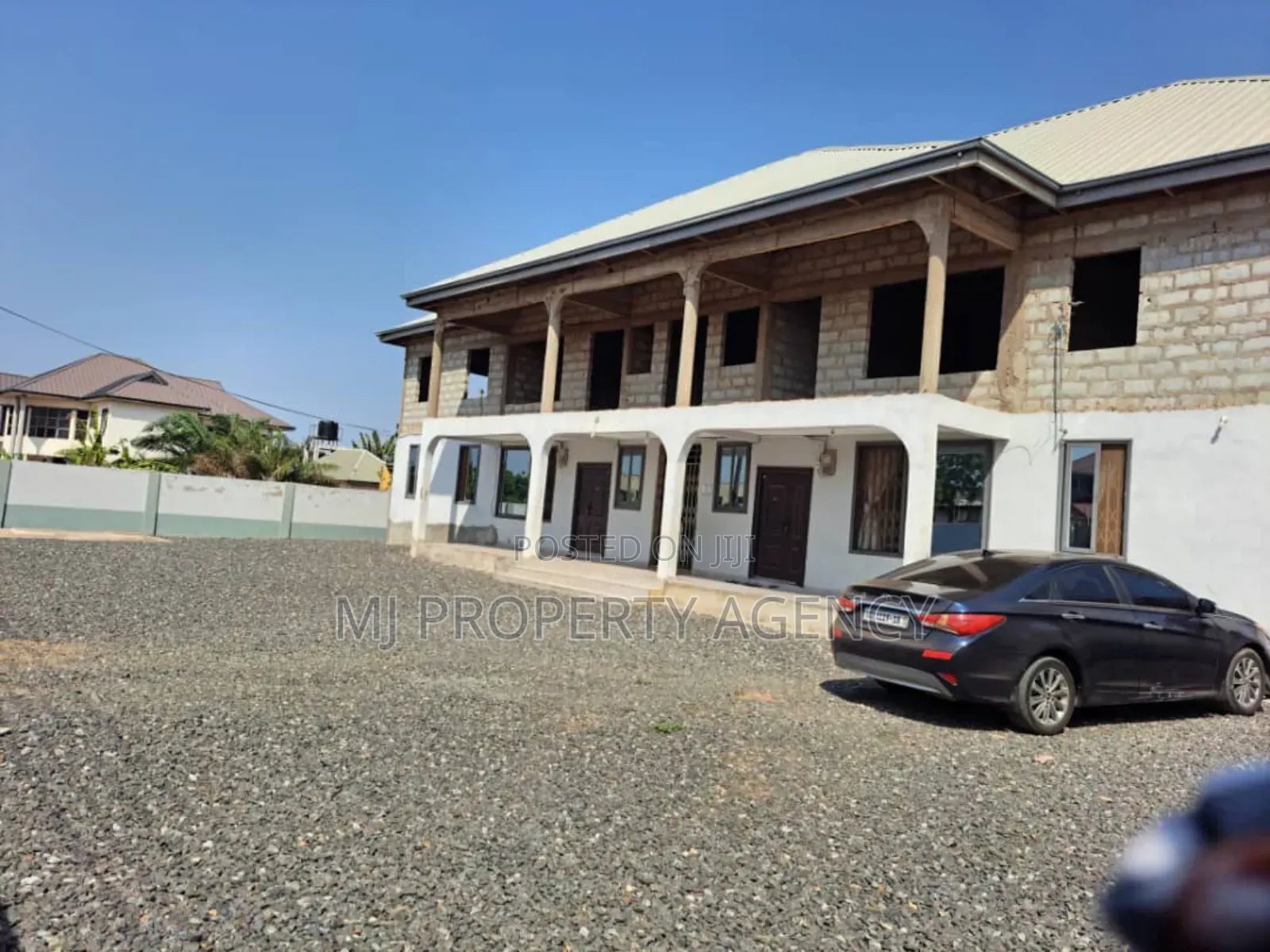 8bdrm Apartment in Dawhenya, Tema Metropolitan for sale