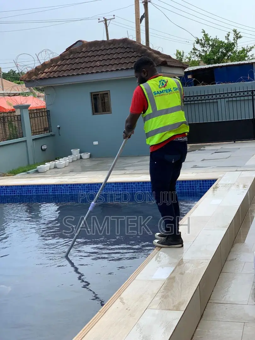 Swimming Pool Cleaning