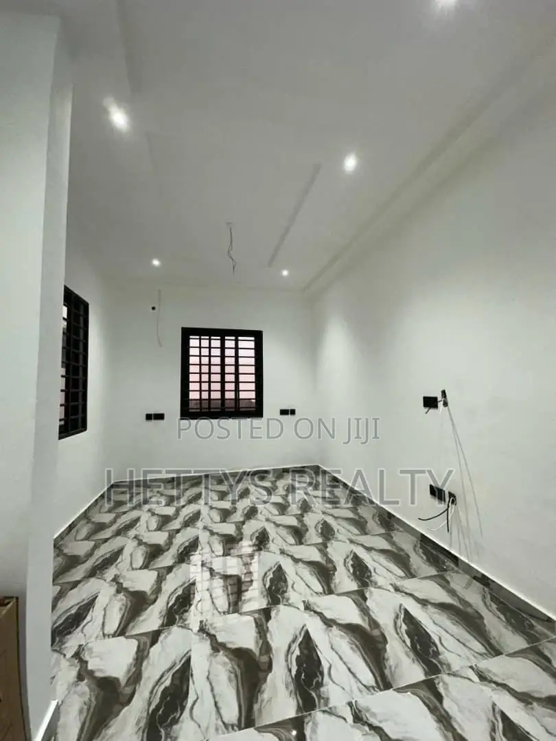 3bdrm Apartment in East Legon for sale