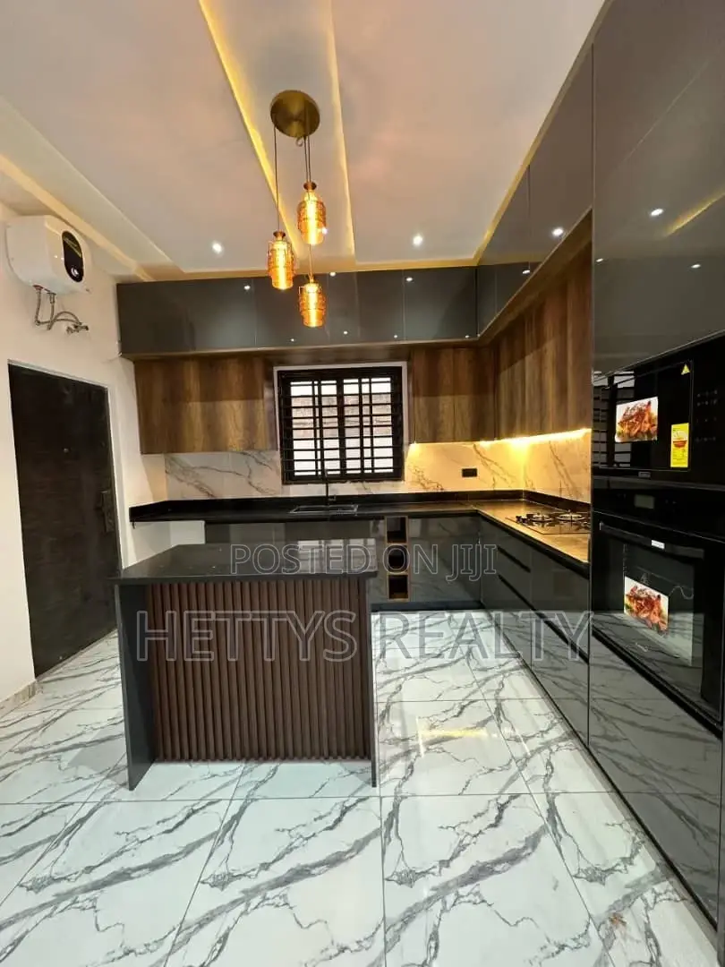 3bdrm Apartment in East Legon for sale
