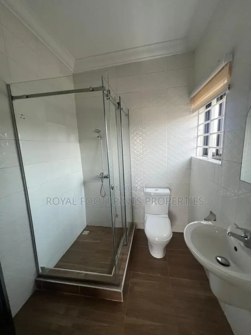 4bdrm House in Luxelooks Properties, Ashaley Botwe for rent