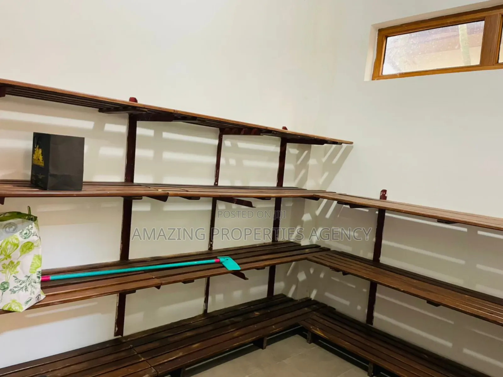 4bdrm House in Airport Residential Area for rent