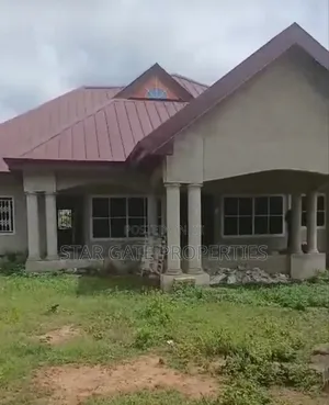 6bdrm House in Ejisu Ampabame, Kumasi Metropolitan for sale