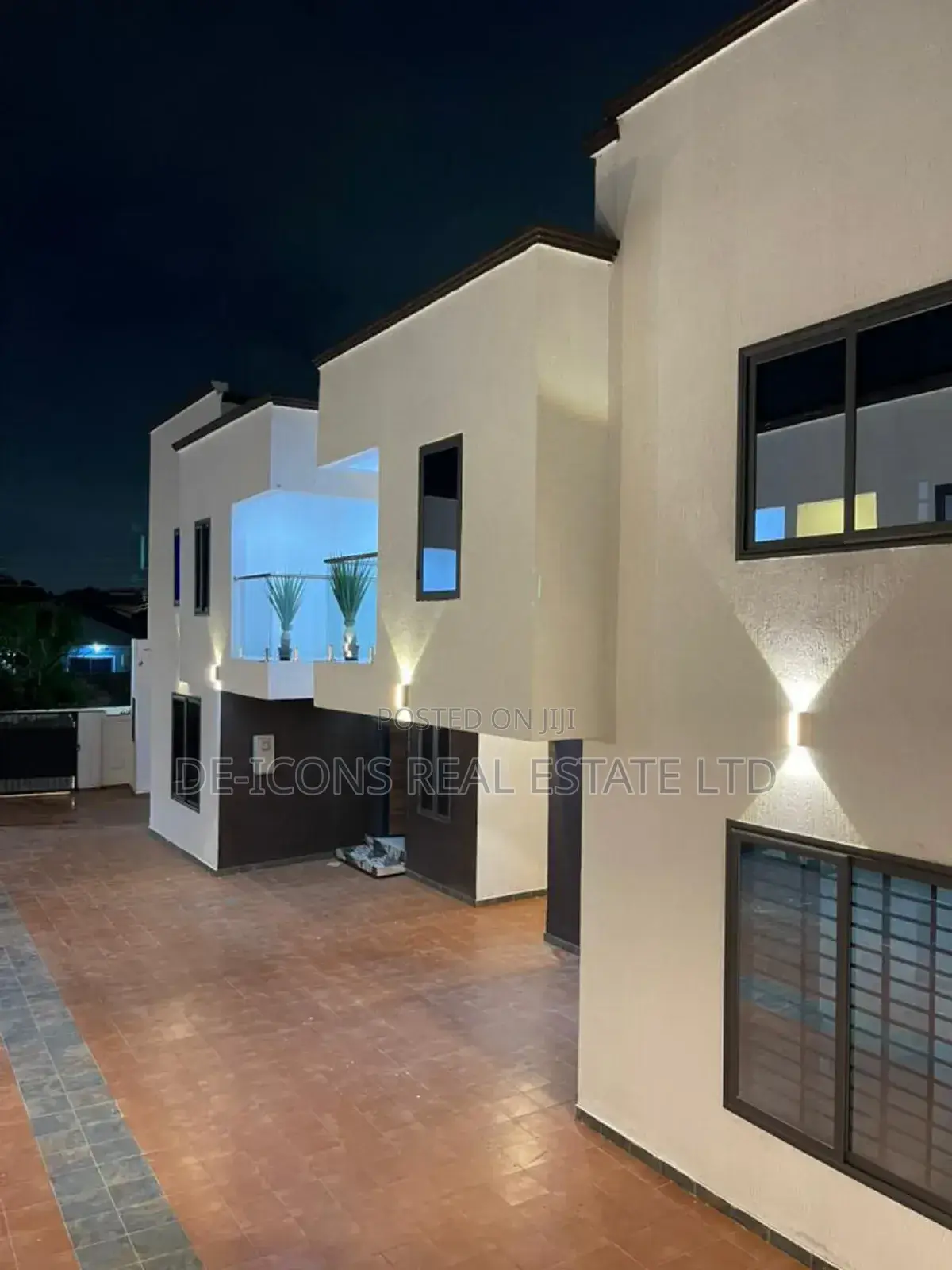 3bdrm Duplex in De-Icons Real Estate, East Legon for sale
