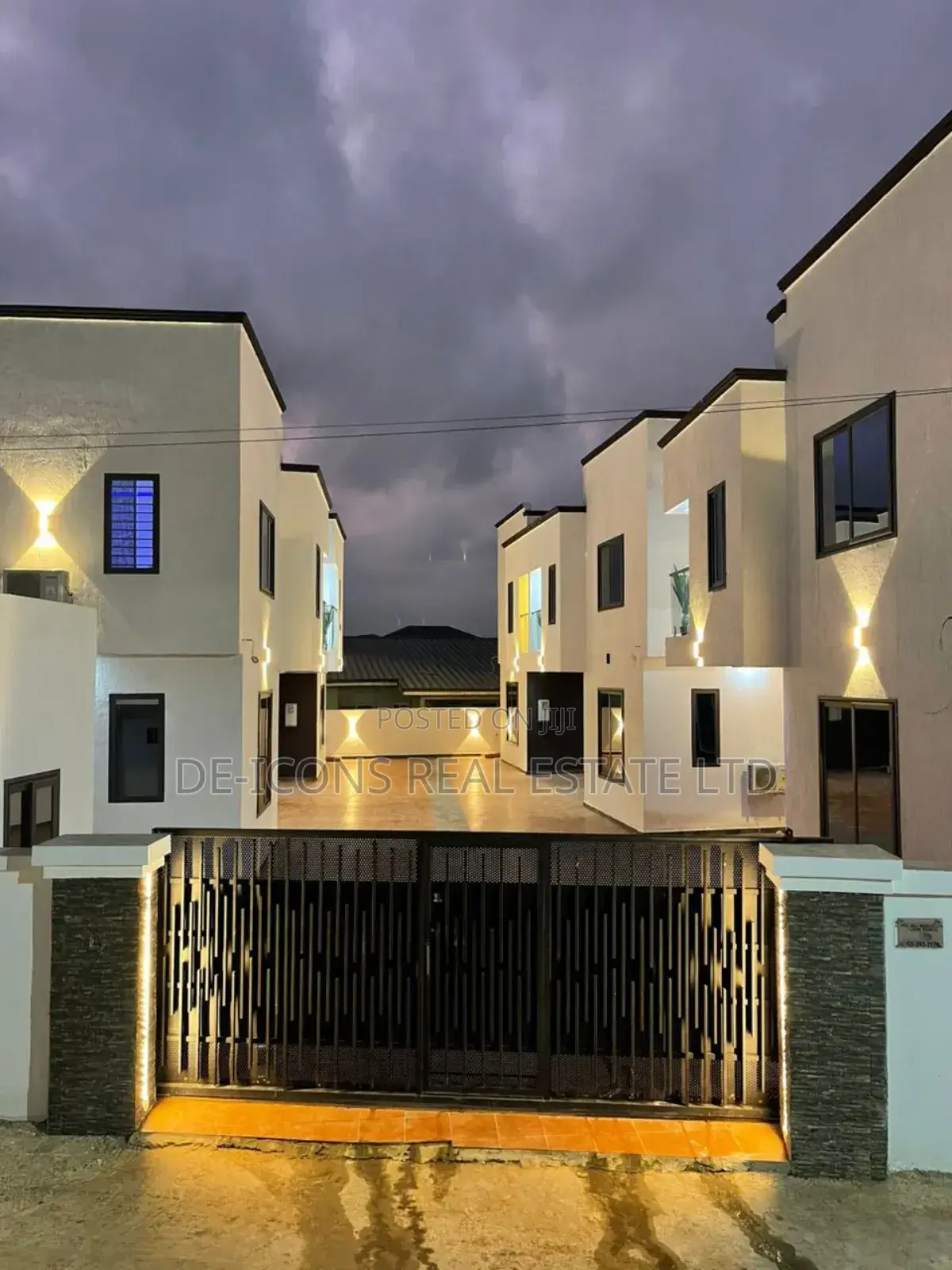 3bdrm Duplex in De-Icons Real Estate, East Legon for sale