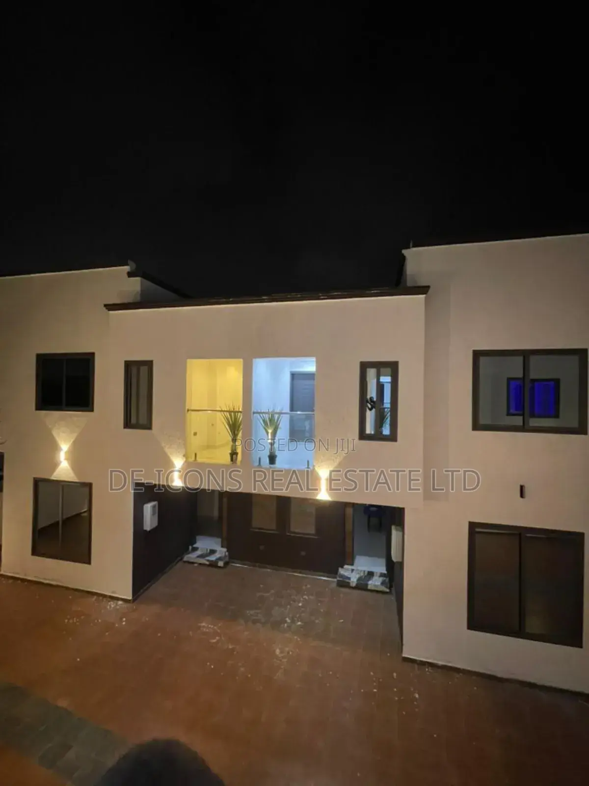 3bdrm Duplex in De-Icons Real Estate, East Legon for sale