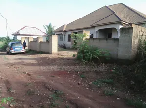 6bdrm House in Brother K Estate, Kumasi Metropolitan for sale