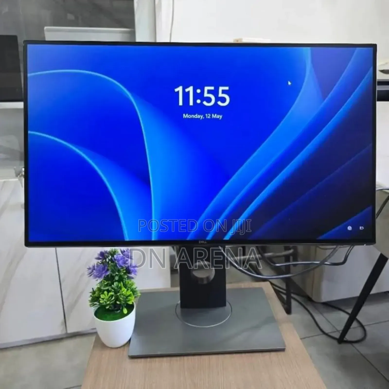 Dell Edgeless Monitor 27 Inch 360 Degrees Rotation.