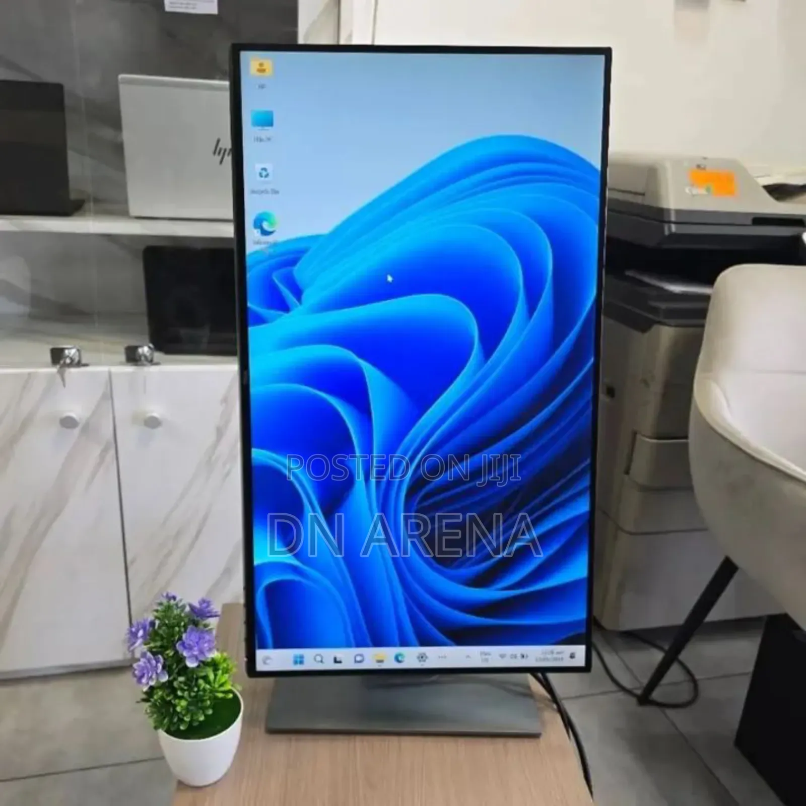 Dell Edgeless Monitor 27 Inch 360 Degrees Rotation.