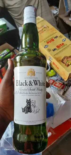 Black And White Whiskey 750ml