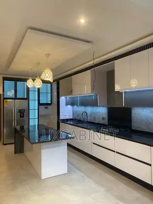 Customized Kitchen Cabinets With Marble Countertops