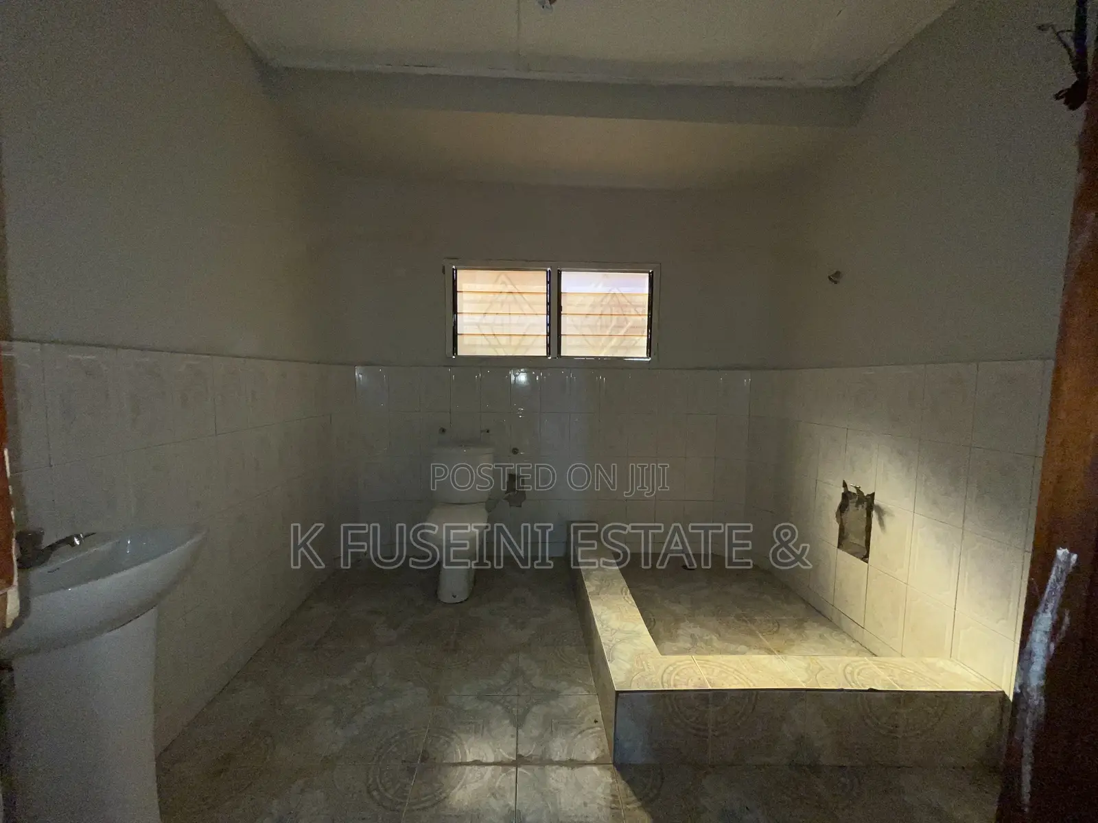 8bdrm House in K Fuseini Estate, Kumasi Metropolitan for sale