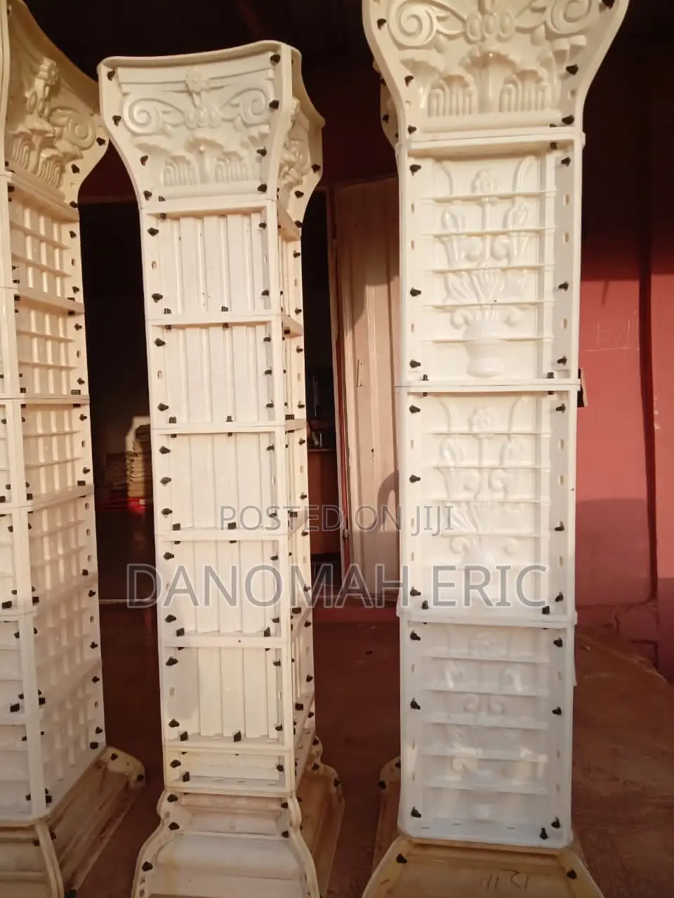 12 Inches Flower Pillar