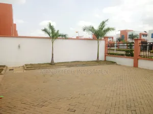 4bdrm Mansion in School Junction for sale