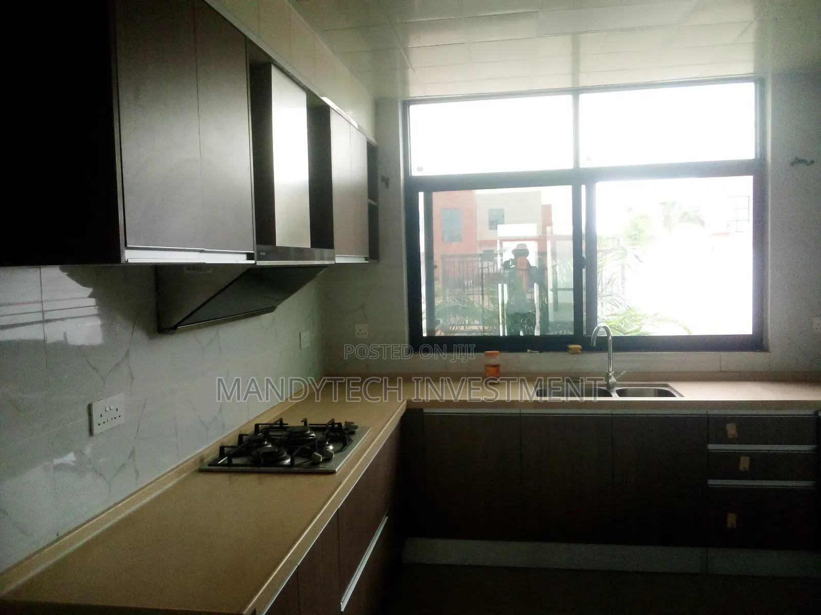 4bdrm Mansion in School Junction for sale