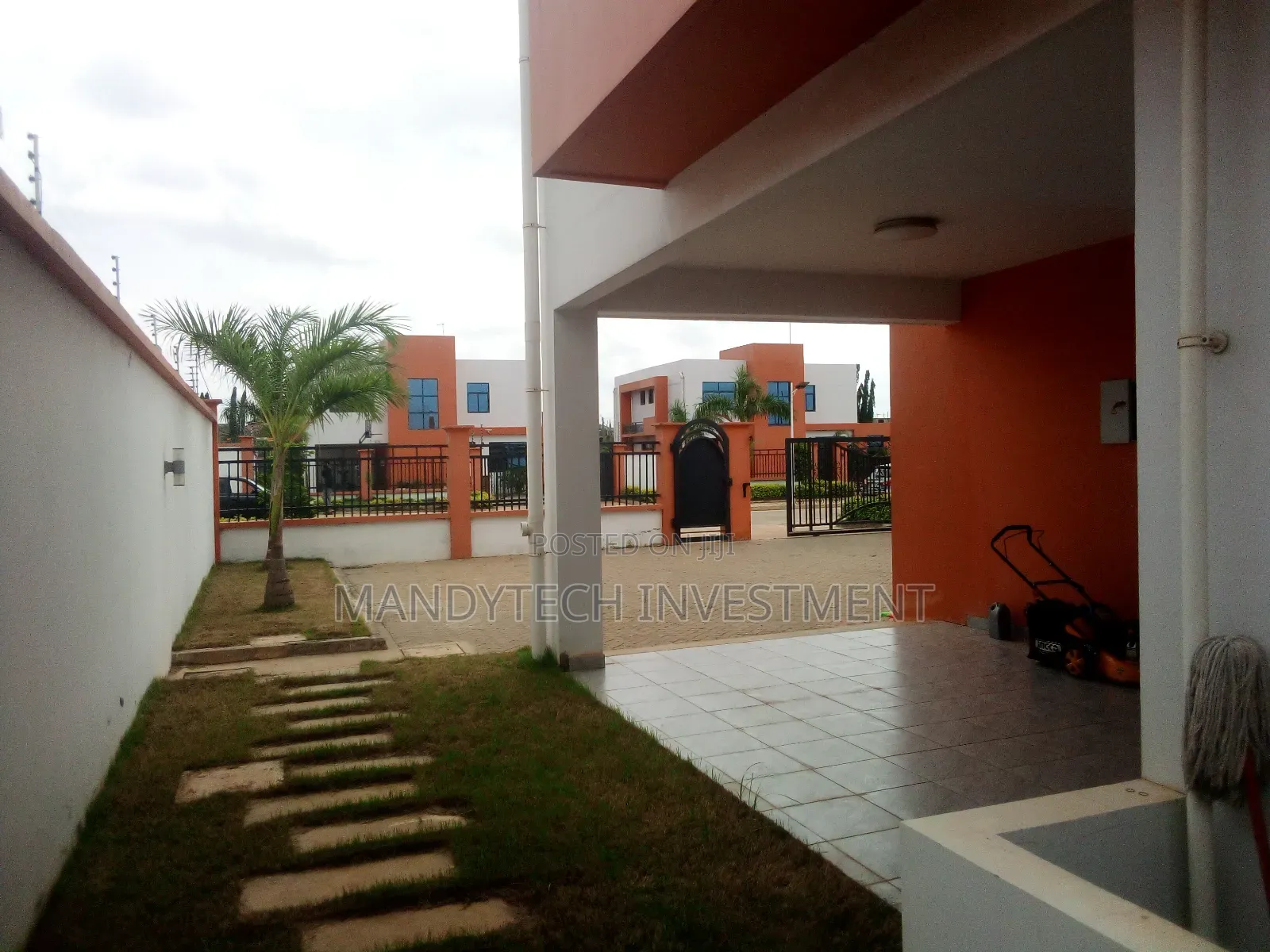 4bdrm Mansion in School Junction for sale