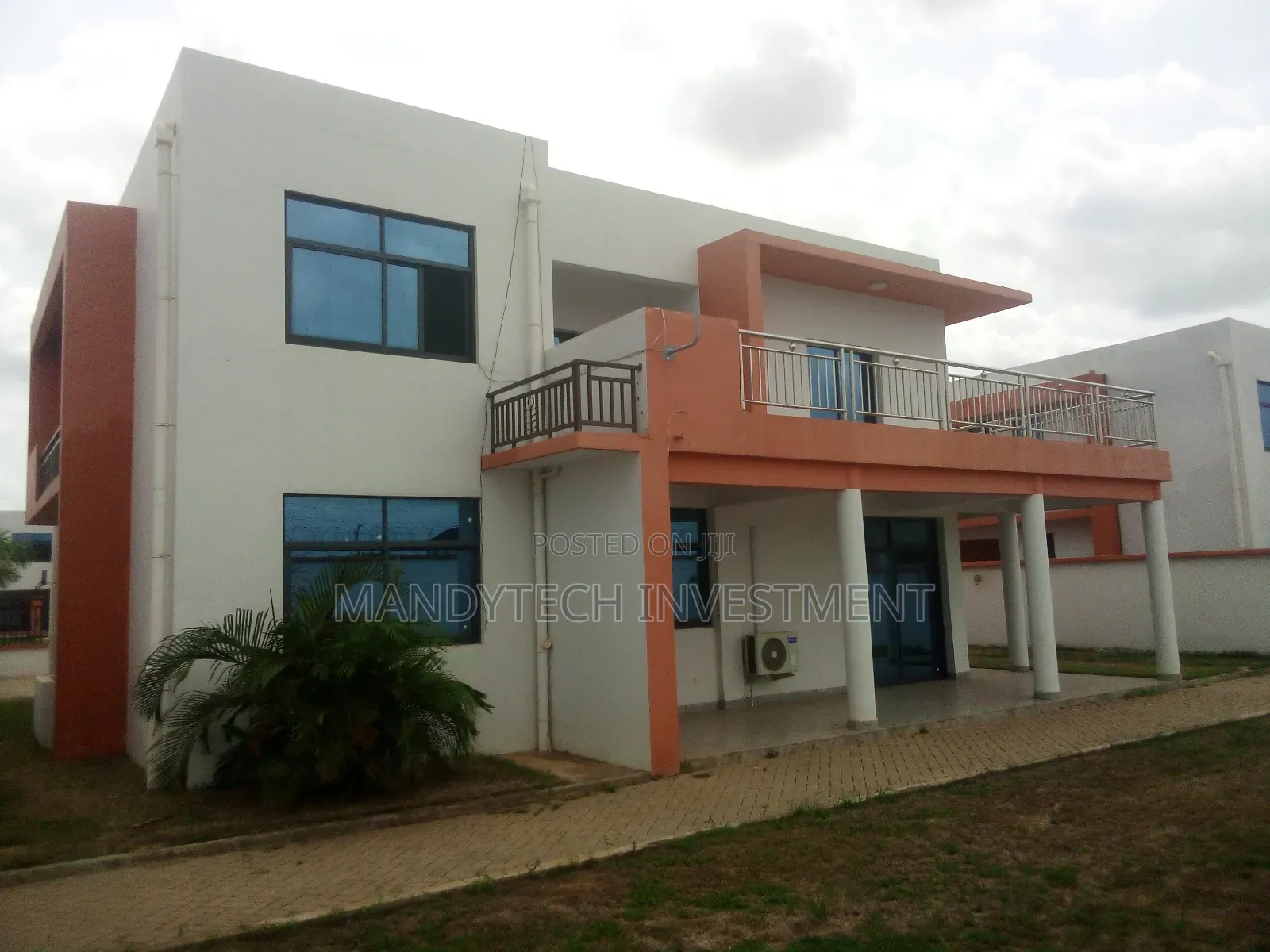 4bdrm Mansion in School Junction for sale
