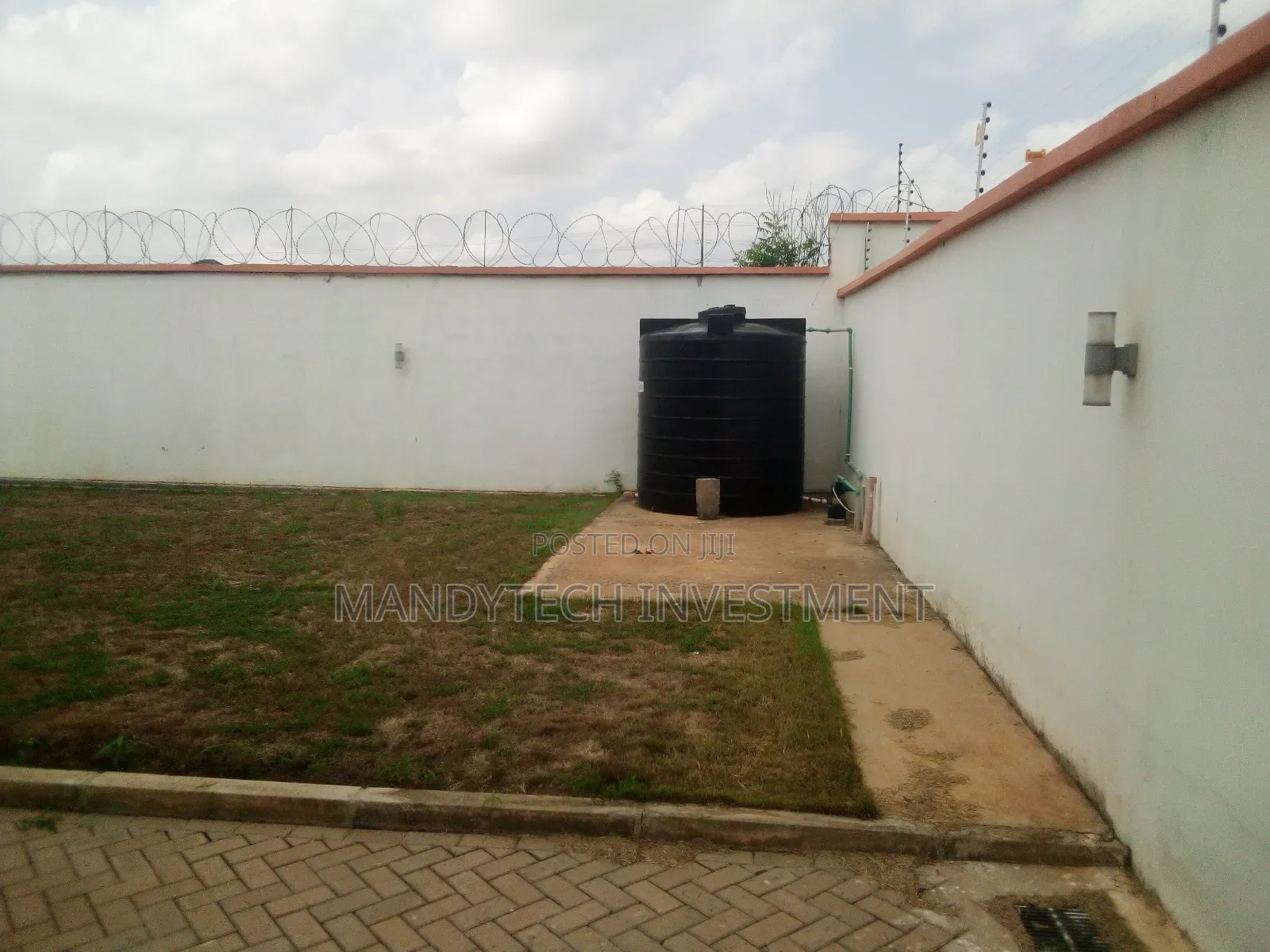 4bdrm Mansion in School Junction for sale