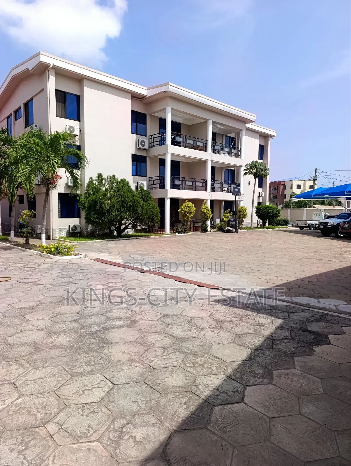 3bdrm Apartment in Main-Street, Dzorwulu for rent