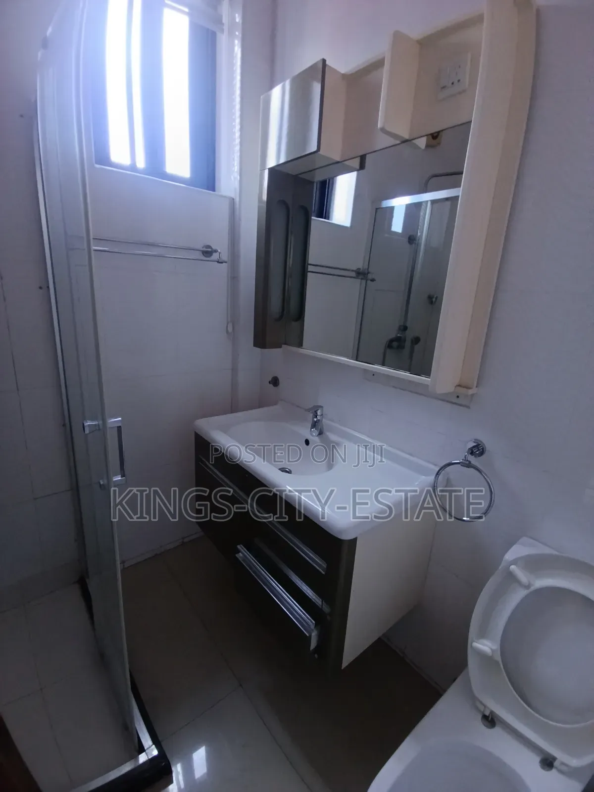3bdrm Apartment in Main-Street, Dzorwulu for rent