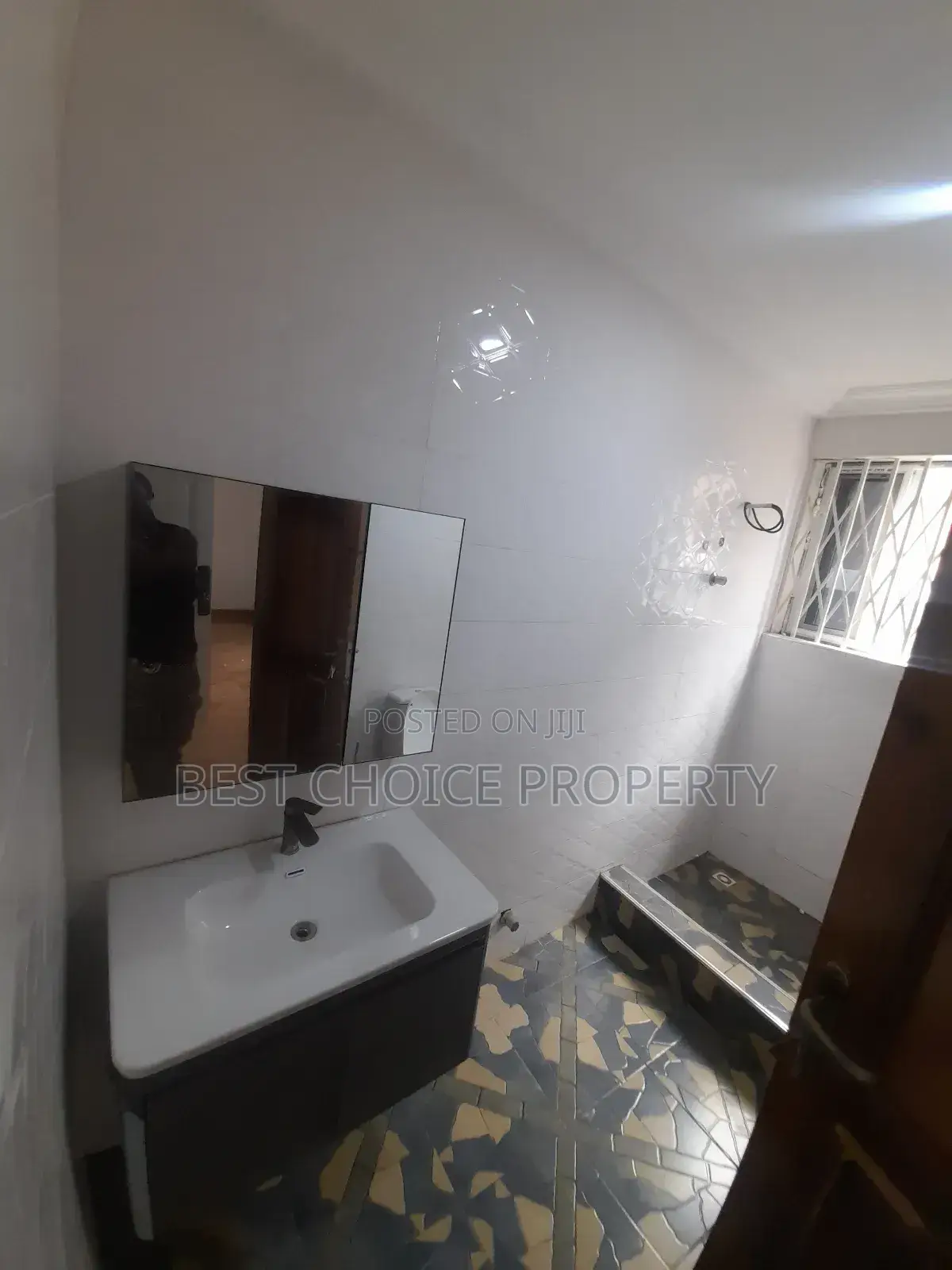 3bdrm Apartment in Obolo Junction, New Legon for rent