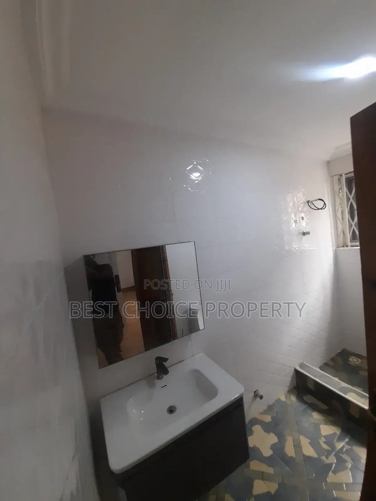 3bdrm Apartment in Obolo Junction, New Legon for rent