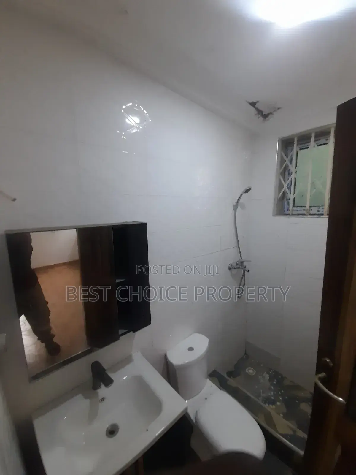 3bdrm Apartment in Obolo Junction, New Legon for rent