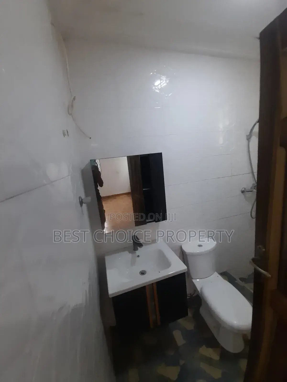 3bdrm Apartment in Obolo Junction, New Legon for rent