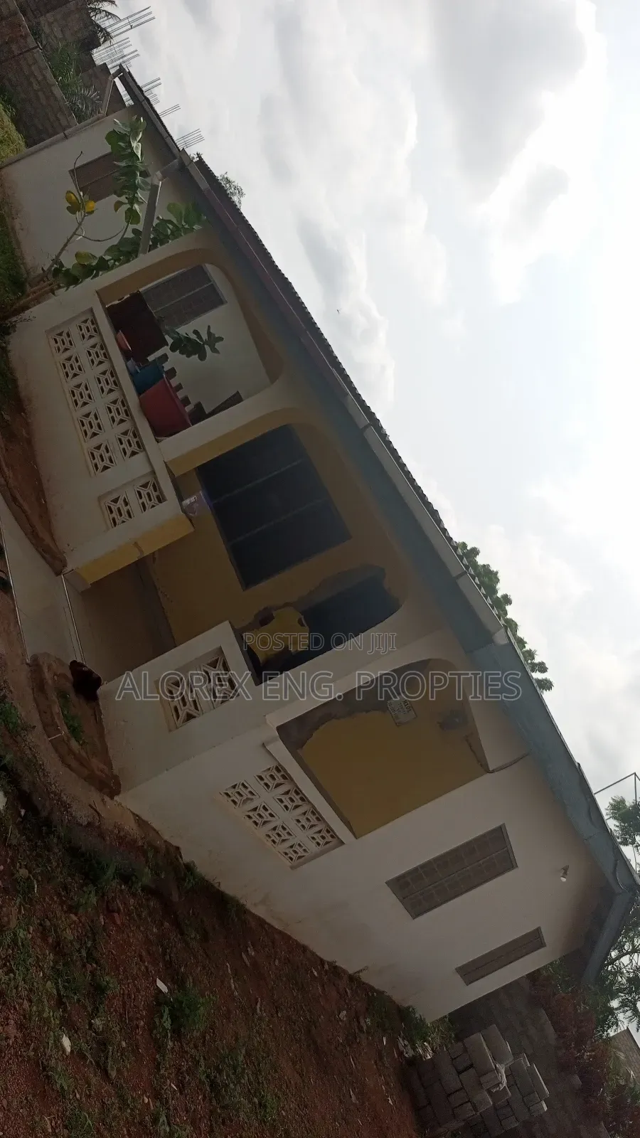 3bdrm House in Amanfro, Oyarifa for rent