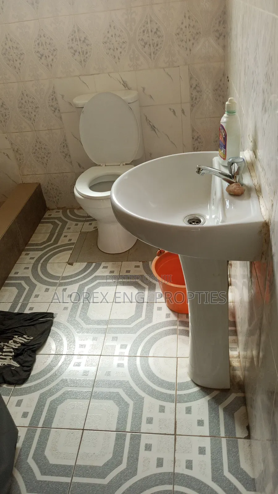 3bdrm House in Amanfro, Oyarifa for rent