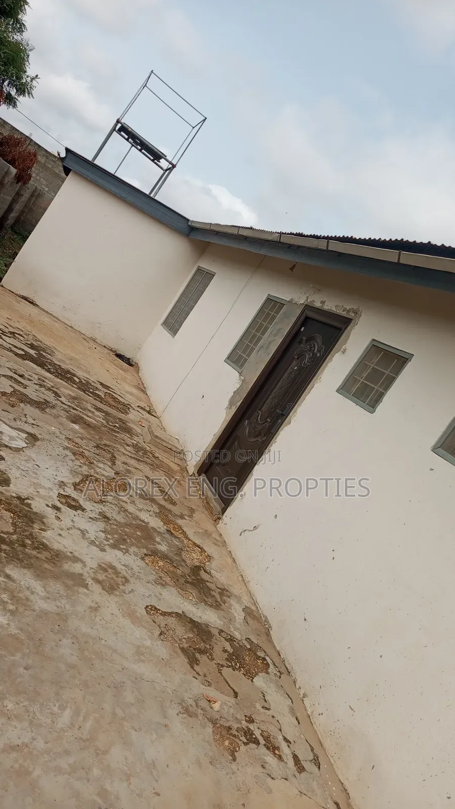 3bdrm House in Amanfro, Oyarifa for rent