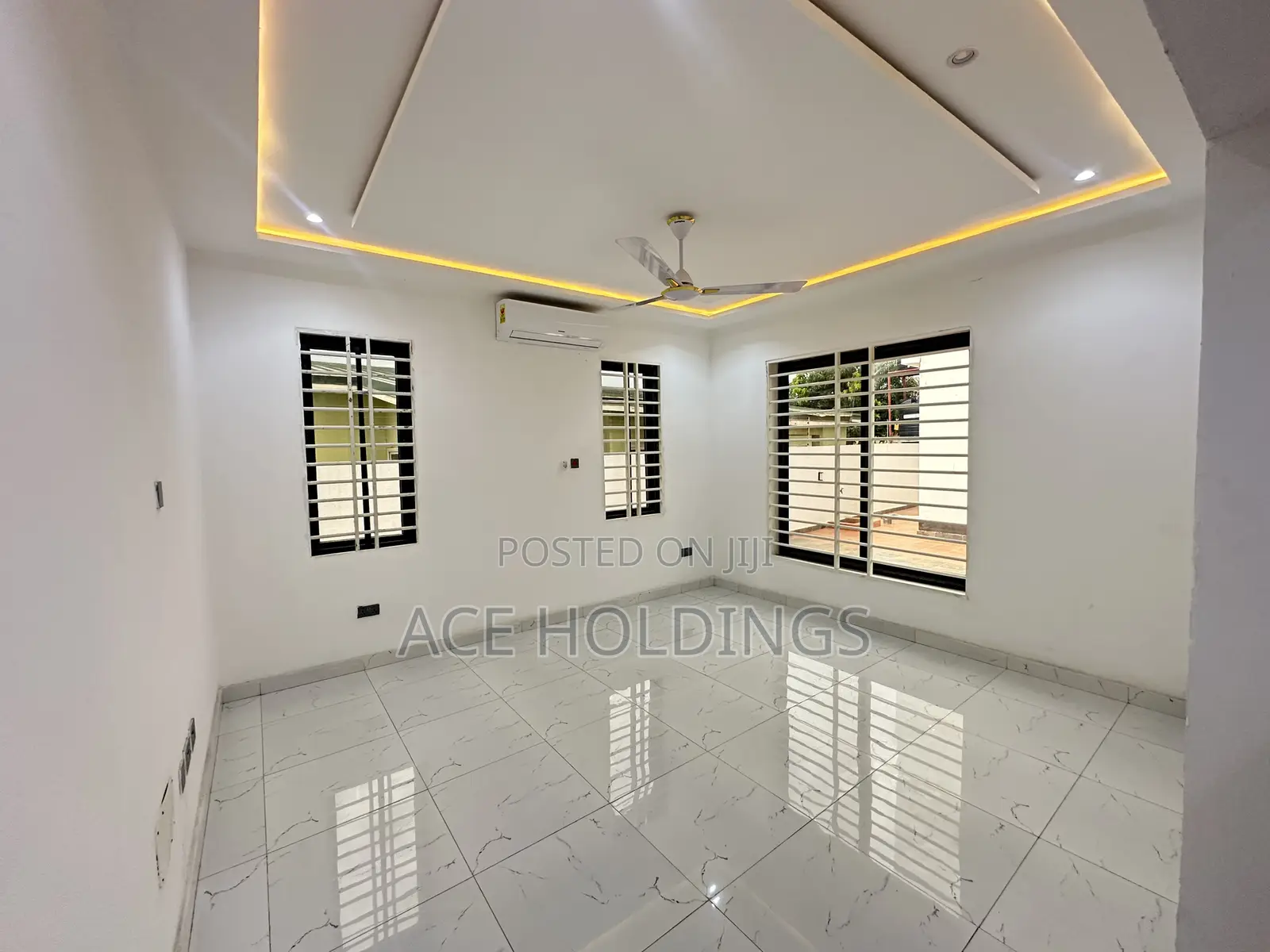 3bdrm Townhouse / Terrace in School Junction, Ashaley Botwe for rent