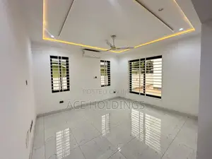 3bdrm Townhouse / Terrace in School Junction, Ashaley Botwe for rent