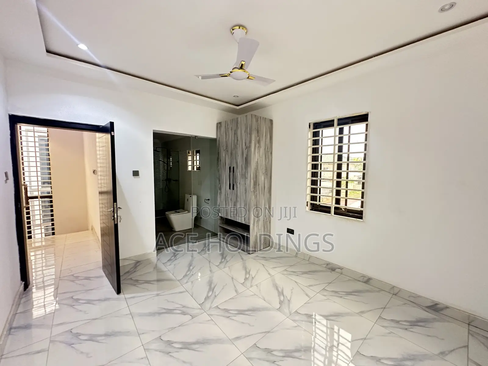 3bdrm Townhouse / Terrace in School Junction, Ashaley Botwe for rent