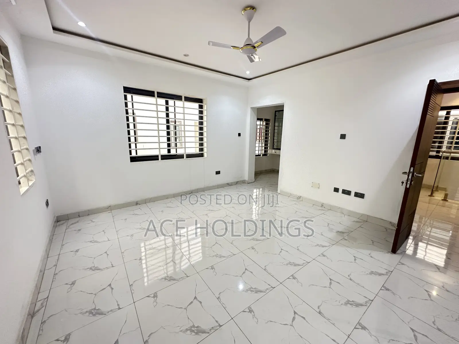 3bdrm Townhouse / Terrace in School Junction, Ashaley Botwe for rent