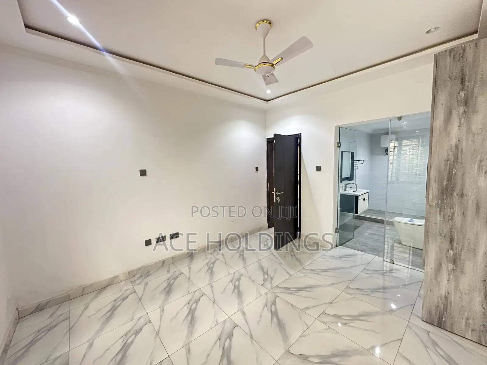 3bdrm Townhouse / Terrace in School Junction, Ashaley Botwe for rent