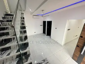 3bdrm Townhouse / Terrace in School Junction, Ashaley Botwe for rent