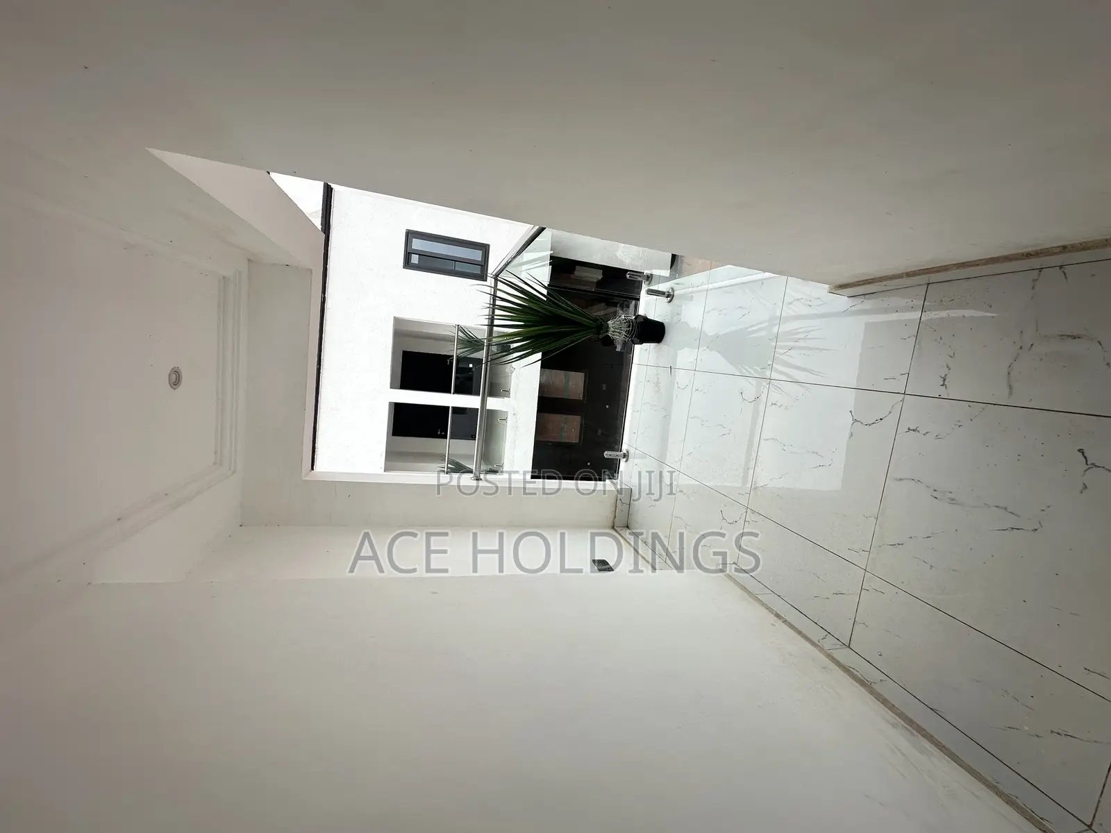 3bdrm Townhouse / Terrace in School Junction, Ashaley Botwe for rent