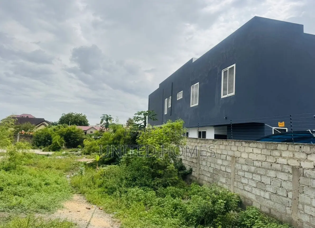 1 and Half Plot for Sale at Adjiriganor