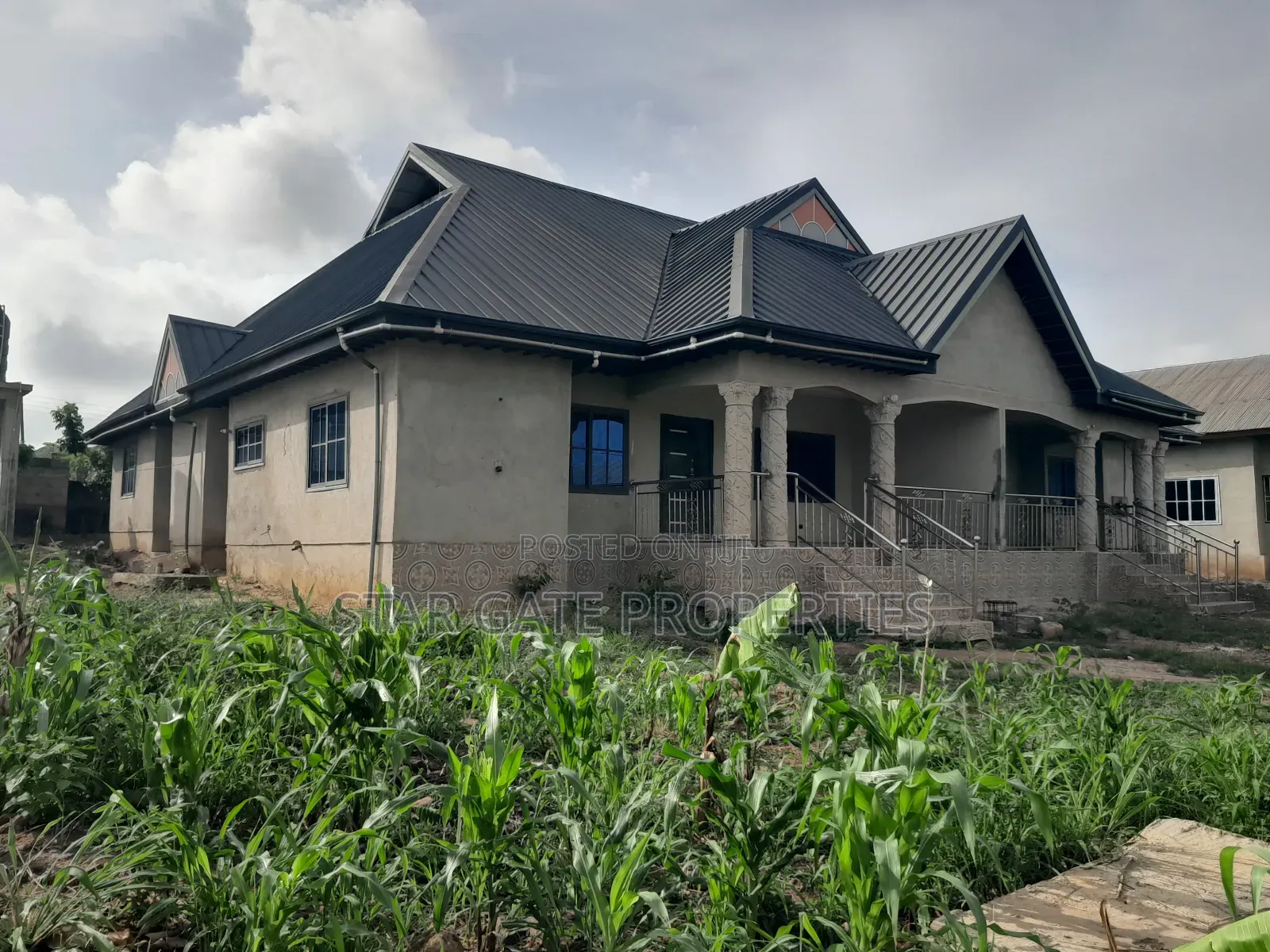 6bdrm House in Mampongteng Dumanafo, Kumasi Metropolitan for sale