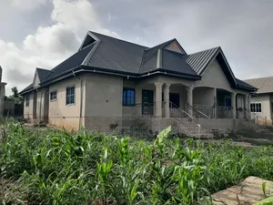 6bdrm House in Mampongteng Dumanafo, Kumasi Metropolitan for sale